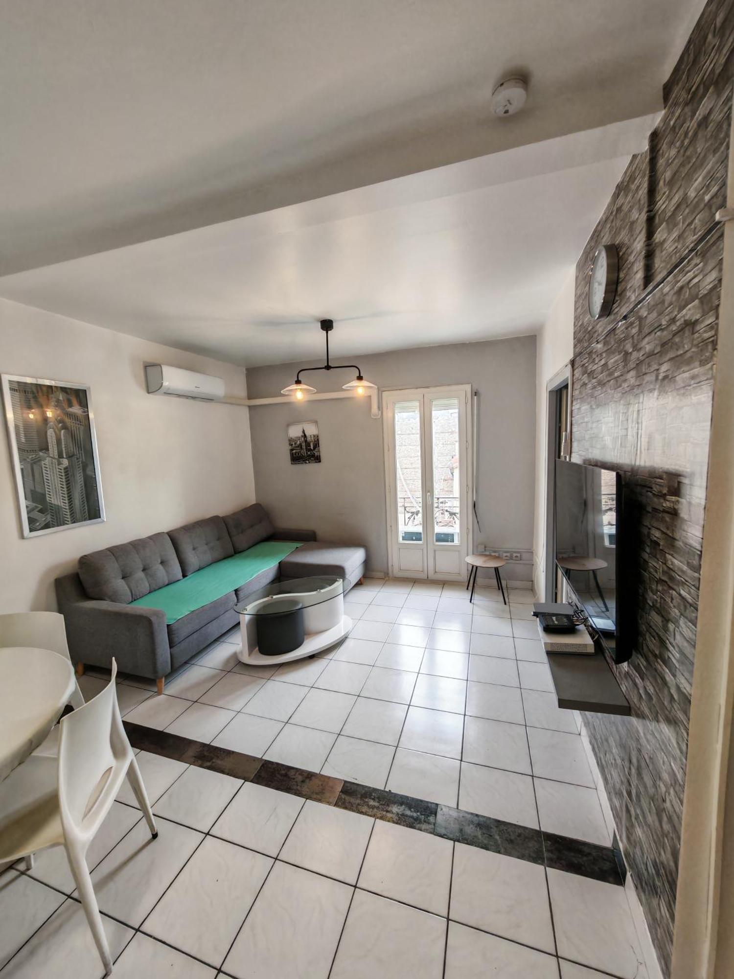 Appartement F1 200 Metre De La Gare Perpignan
